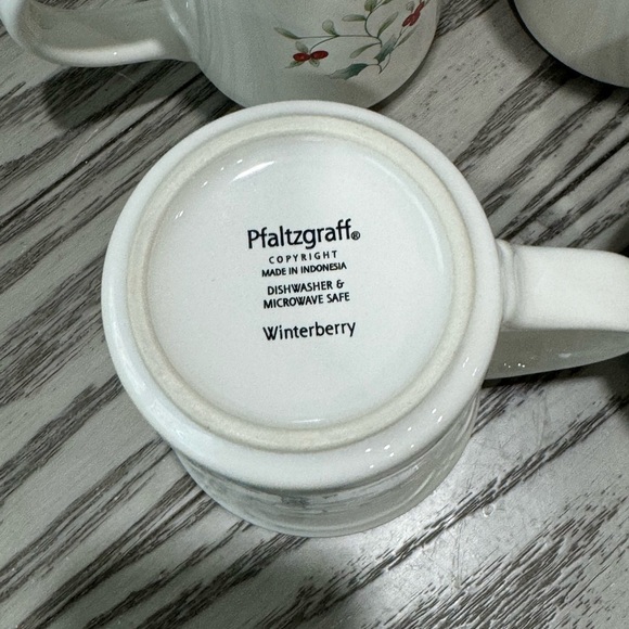 Pfaltzgraff Winterberry 12oz Coffee Mugs- Set of 9 - Picture 6 of 6